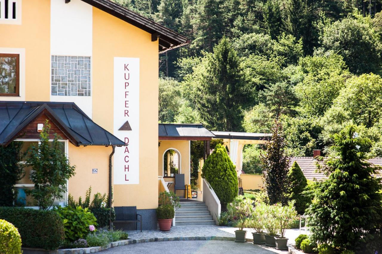 Hotel Kupfer-Dachl Katzelsdorf Exterior foto