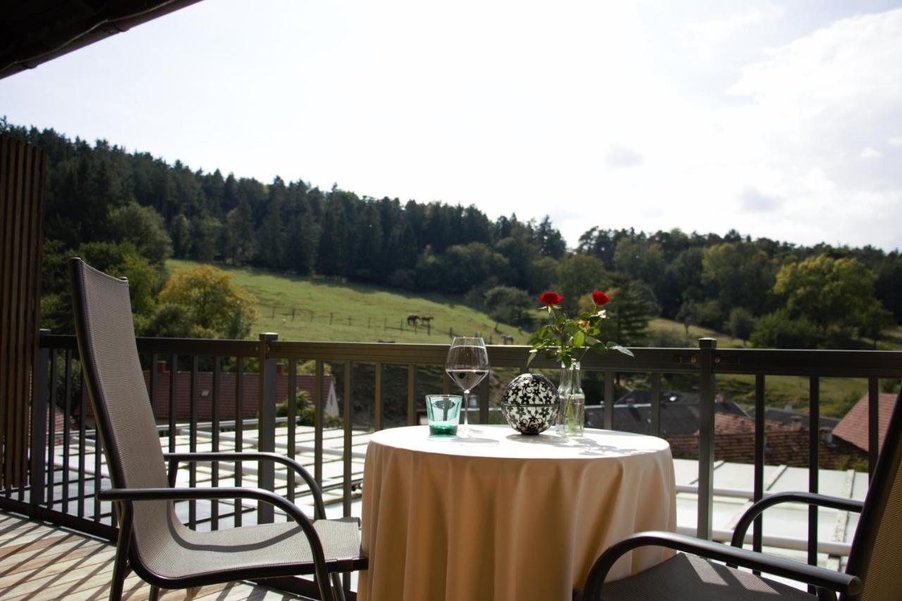 Hotel Kupfer-Dachl Katzelsdorf Exterior foto