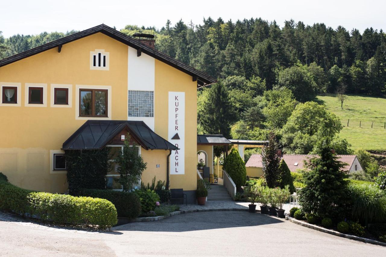 Hotel Kupfer-Dachl Katzelsdorf Exterior foto